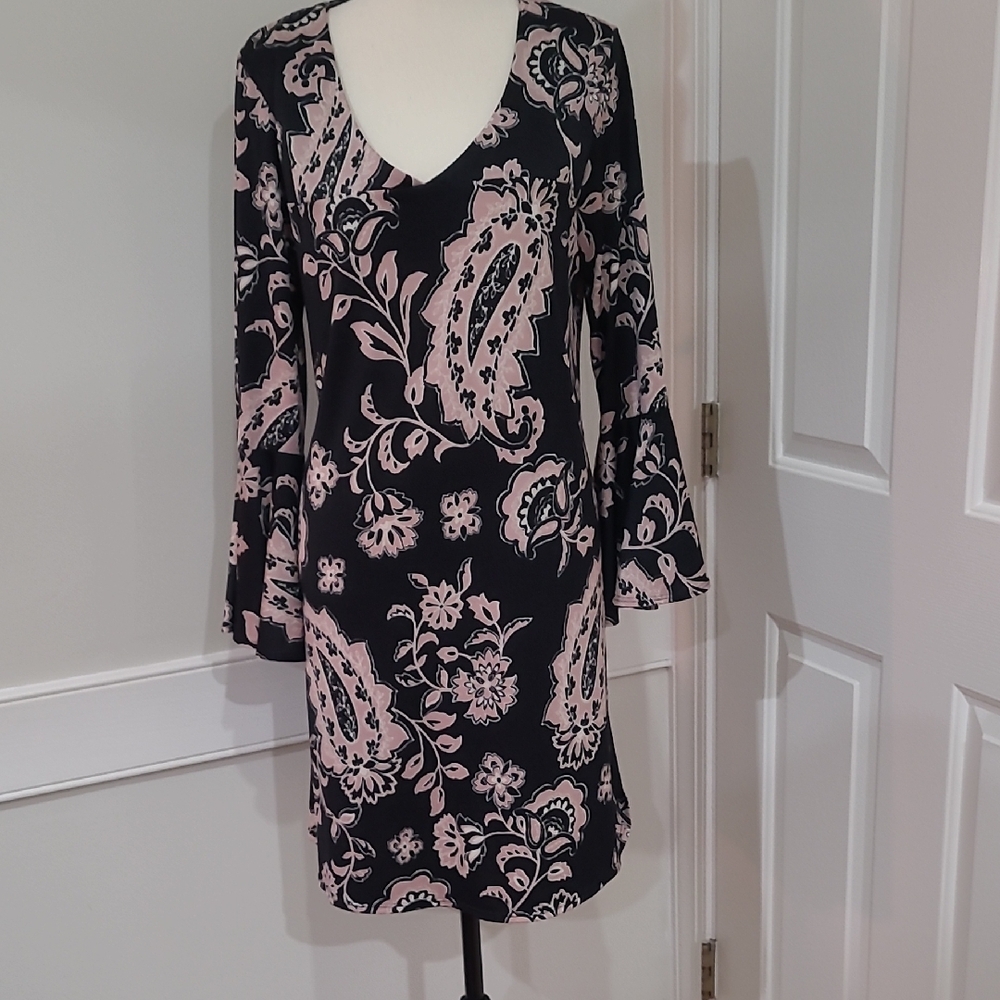 Emma & Michele Black and Light Pink Paisley V-Neck Long Sleeve Dress